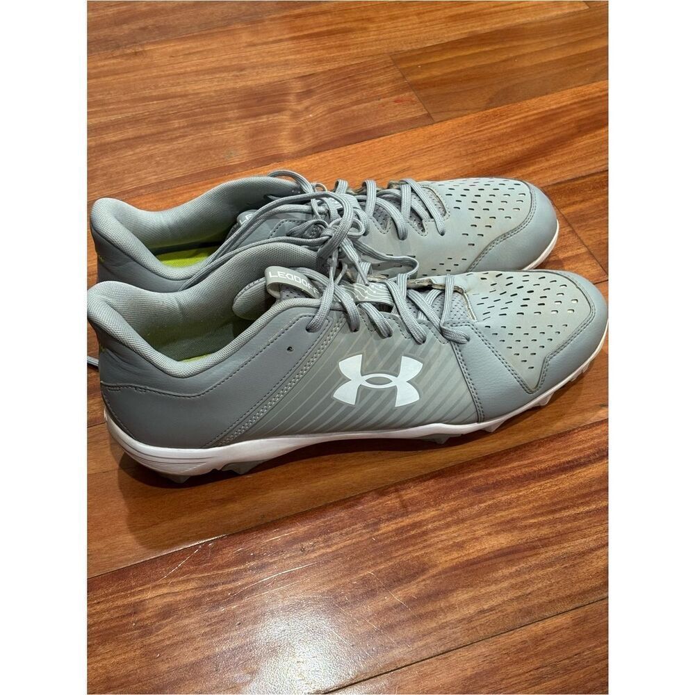 Under Armour Light Gray Lace-Up Athletic Cleats size 15